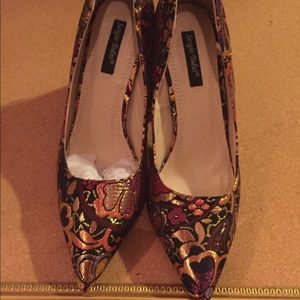 NWT Brocade pumps